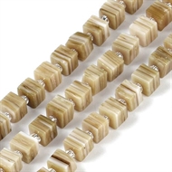 40 cm. håndlavede, khakifarvede, firkantede lampwork perler. 5,5 x 5,5 mm.